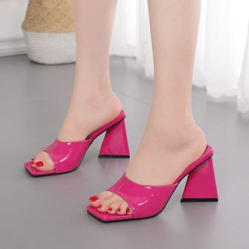 2021 Summer New Womens Triangle High Heel Slippers Simple Square Toe Open Toe Patent Leather Sandals 7 Color Large Size Shoes