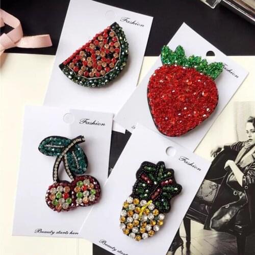 4 Kinds Full Crystal Quality Fruit Brooch Pin Women Elegant Brooches Pin Cherry Watermelon Pineapple Strawberry Mode