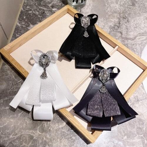 Korean Version of Womens Bow Tie Collar Flower College Style Shirt Neckline Accessories Brooch Ladys Jewelry Crystal Bowtie