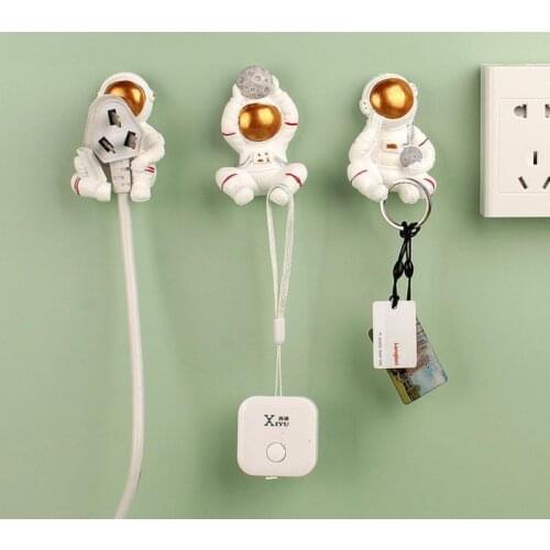 Cartoon Astronaut Shaped Plug Storage Rack Free Punch Seamless Sticky Hook Key Small Object Hook Desktop Decoration
