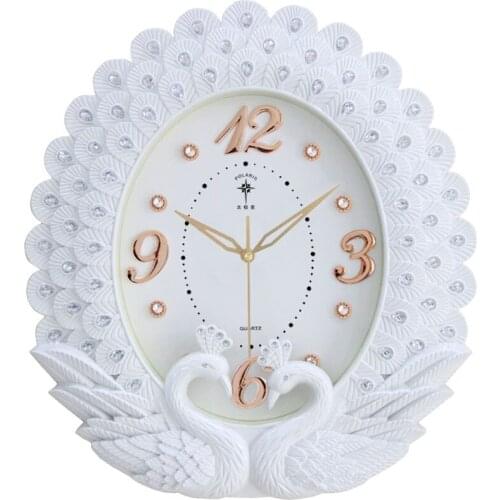 European style living room peacock new house decoration 2019 new fashion beauty salon wall hanging table mute large quartz clock