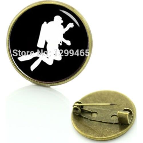 2017 New Brooches For Broche Scuba Diver Swimming Formal Novelty Keepsake Brooches Limited Romantic Accessories Badge C 1058