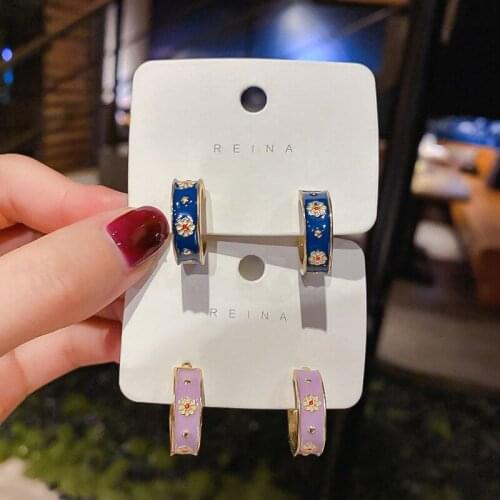 Korean C Shape Flowers Earrings for Women Girl Gold Color Metal Daisies Enamel Circle Hoop Earrings Vintage Jewelry Oorbellen