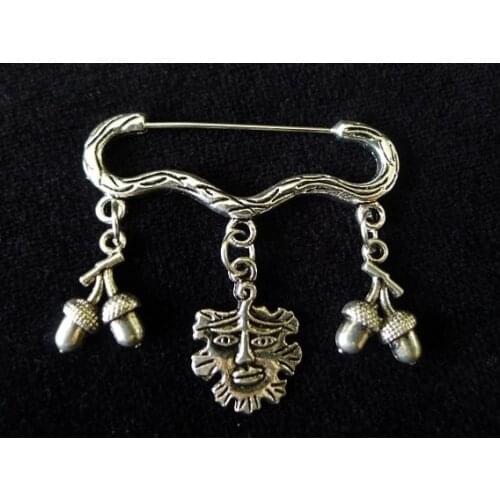 1pcs Wiccan Green Man and Acorn Cloak Brooch pagan silver plated Oak King leaf nature
