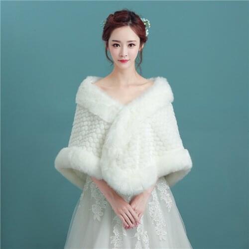 Hot Sale Faux Fur Luxury Warm Bridal Jacket Winter Bolero for Bride 2019 Beautiful Style Wedding Jacket