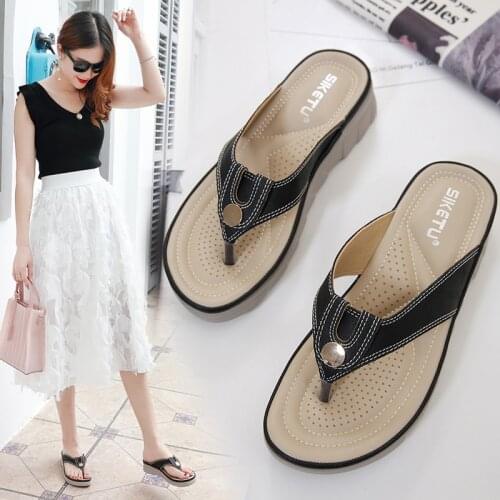 2021 Womens Slippers Summer New Fashion Sandals Outside Platform Leisure Flip Flops Women Good Leather Shoes Mid Heel Shoes