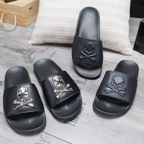 Women/Man Fashion Slippers Summer Outdoor Soft Flip Flops Casual Beach Shoes Couple Non-Slip Metal Skull Slides Bathroom Sandals