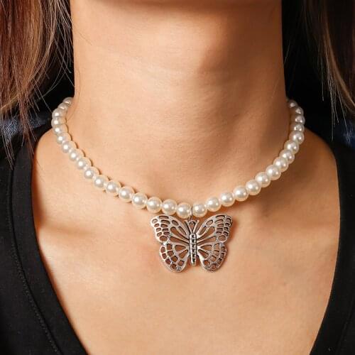 Creative and Simple Pearl Chain Necklace Retro Personality Hollow Butterfly Pendant Choker Necklace Ins Style Clavicle Chain