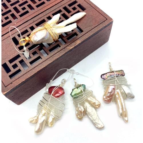 Natural Freshwater Pearl Pendant Chicken Claw Shaped Hand-wound Irregular Baroque Style DIY Design Charm Jewelry Accessories