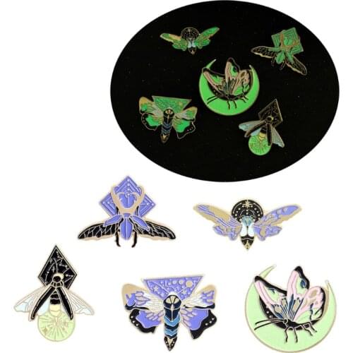 5Pcs Luminous Butterfly Enamel Brooch Pin Glow in the Dark Insect Badge Bag Cartoon Moths Fireflies Lapel Pin Jewelry
