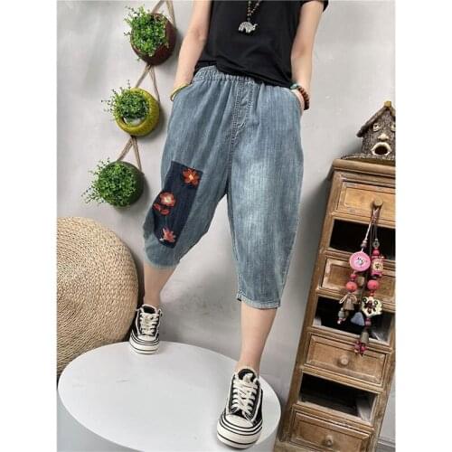 2021 Summer New Arts Style Women Elastic Waist Loose Casual Cotton Calf-length Denim Pants Flower Embroidery Vintage Jeans V400