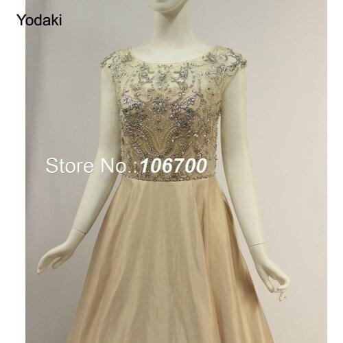 Amazing Crystal Beaded Homecoming Dresses Boat Neck Cap Sleeves Many Colors Short Prom Gowns 2018