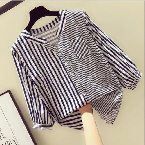Loose Womens Shirt 2021 Korean New Versatile 3/4 Sleeve V-neck Single-breasted Striped Blouse Blusas Mujer Plus Size S-4XL Y762
