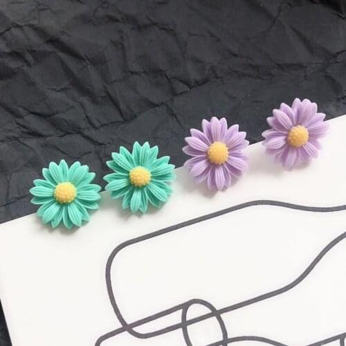 Sweet Flower Stud Earrings Fashion Delicate Small Daisy Earrings Female Elegant Ear Jewelry for Women Girl Gift