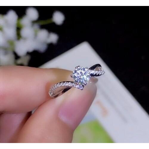 Moissanite Classic style, high density gemstones, comparable to diamonds. 0.5 carats. 925 real silver