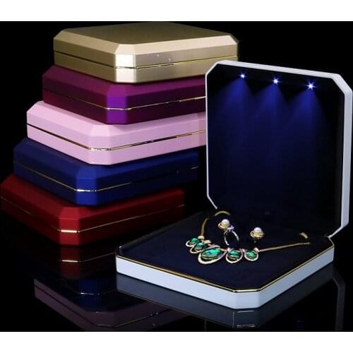 Large LED Light Jewellery Set Box Plastic Pearl Earring Necklace Jewelry Gift Storage Case with Lacquer Finish