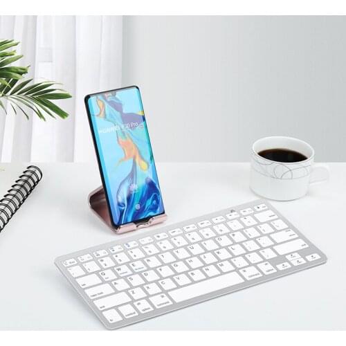 The wireless bluetooth keyboard is cute and portable, suitable for mobile phones, tablets, desktop computers