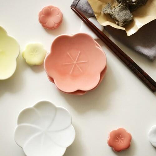 Made In Japan Flower shape Creative ceramic dishes plates porcelain tableware plate dish small nuts snack fruit dessert plate