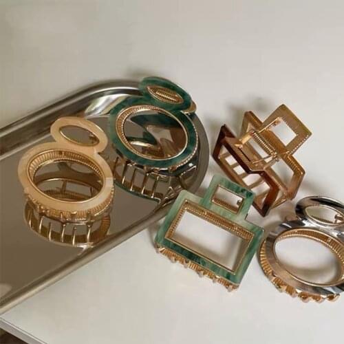 Retro Summer Temperament Acetic Medium Hair Claw Grab Clip French Elegant Ins Simple Hairpin Accessories for girls women