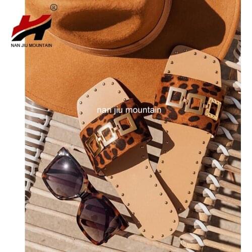 NAN JIU MOUNTAIN 2021 Womens Shoes Summer Flat Sandals Outdoor Slippers Fashion Open Toe Rivet Shoes Plus Size 41