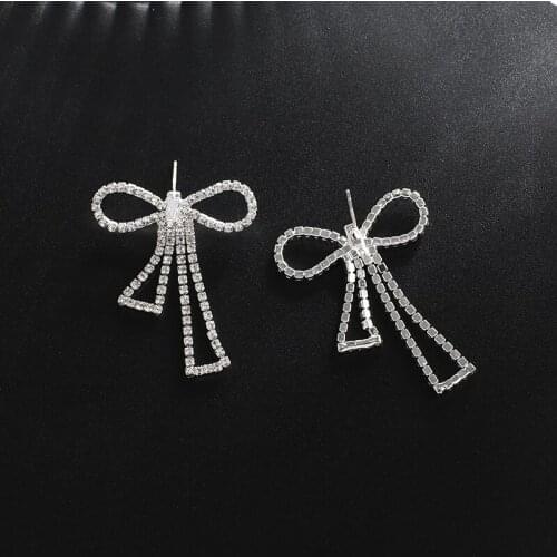 YFJEWE Fashion Metal Rhinestone Glass butterfly Earrings Womens Popular Creative Charm Party Jewelry Accessories E752