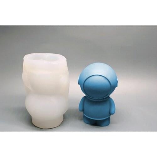 Astronaut Shaped Ice Cube Aroma Candle Plaster Mold DIY Decoration Ice Milk Tea Coffee Cold Drink Ice Tray Silicone Mold