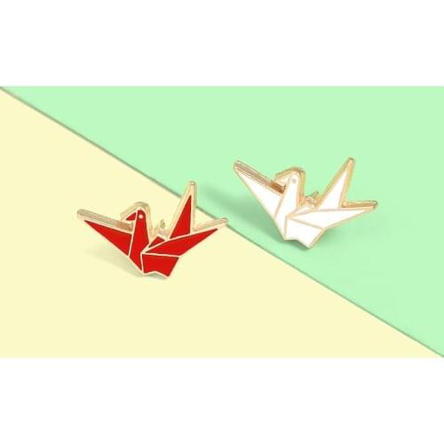 Cartoon Thousand Origami Cranes Brooches Good Luck Paper Cranes Animal Enamel Pins Bag Lapel Pin Badges Jewelry Gift for Friends