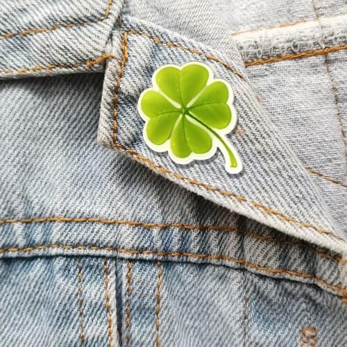 Beautiful Womens Brooches Vintage Pins For Backpacks Cartoon Acrylic Four Leaf Clover Jewelry Badges Shirt Accessories