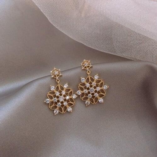 MWsonya New Korean Luxury Rhinestone Snowflake Pendant Earrings Elegant for Women Fashion Earrings Jewelry Gift Accessories