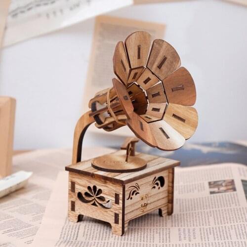 Wooden DIY Phonograph Music Box Hand Crank Music Box Boutique Home Decor Gifts Crafts Birthday Gifts Animal Music Boxes