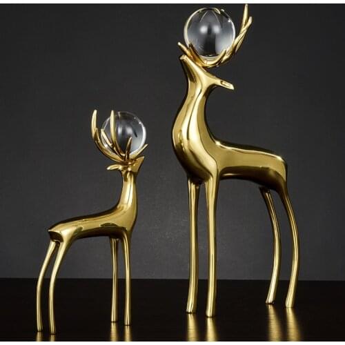 Golden Brass Deer Statue with Crystal Ball Collectable Table Decor Scultpture Home Decoration Business Gift Copper Elk Figurine