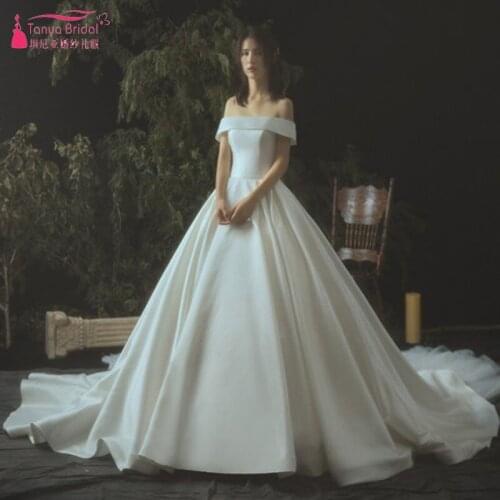 Off The Shoulder Luxury A Line Wedding Dress Satin Fabrics Elegant Chapel Train Wedding Gown DQG849