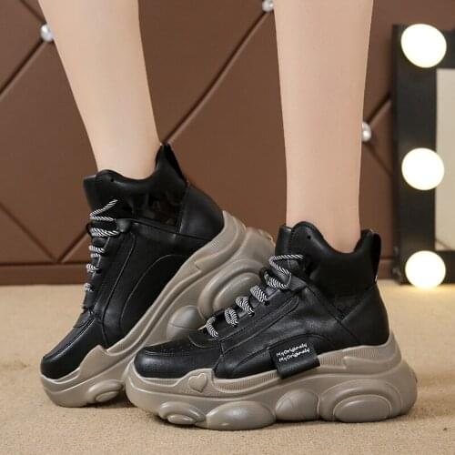 Designer Sneakers Women High Top Shoes 2021 Autumn Winter Leahter Breathable Thick Sole Platform Boots Women Zapatillas Mujer