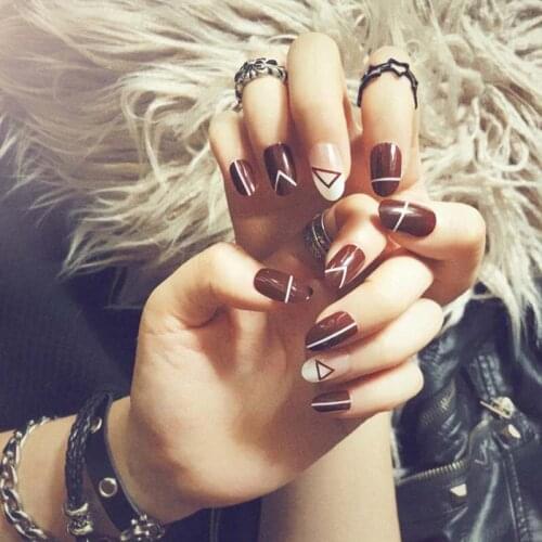 Girls Cute Triangle Painting False Nail Ladies Sexy Red Color Mixed Loading Fake Nails Small Round Head Nail Art Tips With Glue