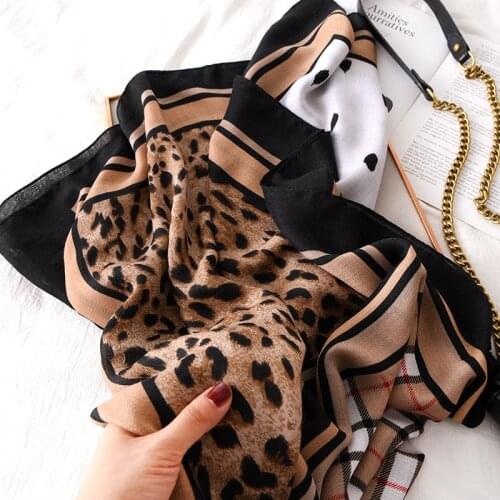 2020 Zhao Wei The Same Scarf Female East Gate Korean Version of Autumn and Winter Cotton and Hemp Feel Warmth Collar Scarf