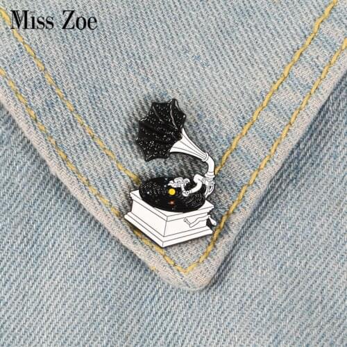 Starry Phonograph Enamel Pins Universe Gramophone Badges Custom Pastel Brooches Denim Shirt Lapel Pin Star Music Jewelry Gift