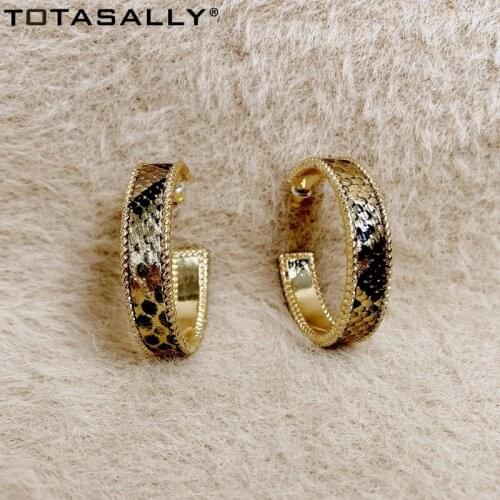 TOTASALLT Classical Round Earrings for Women Vintage Leopard Leather C Shape Hoop Earrings Ear Hoops Christmas Gifts Dropship