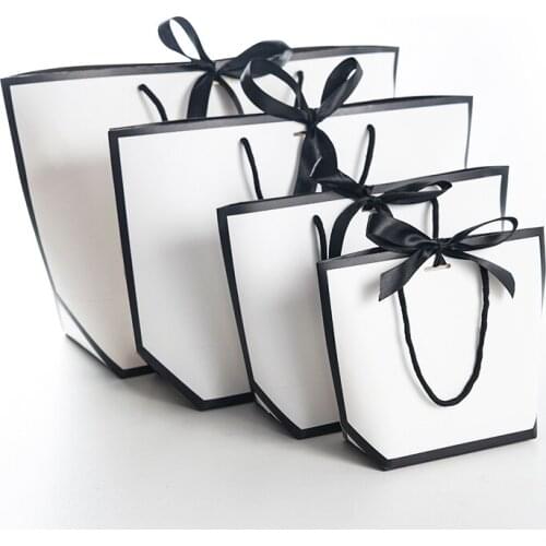 100pcs Customized logo Gift Bag Gold Present Gift Box With Handles For Wedding Party Favor Bags Clothes Books Packaging Bags