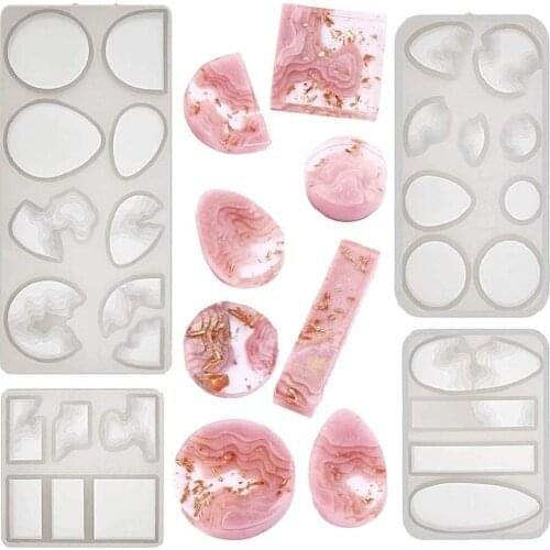 2020 New Creative DIY Island Necklace Gemstone Pendant Rubber Drop Mold Key Chain Pendant Resin Silicone Mold