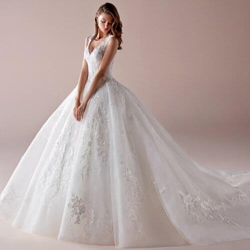 Luxury Wedding Dresses Sleeveless V Neck Lace Applique Charming Gowns Sexy Backless Court Train Robe de mariée Tailor-Made