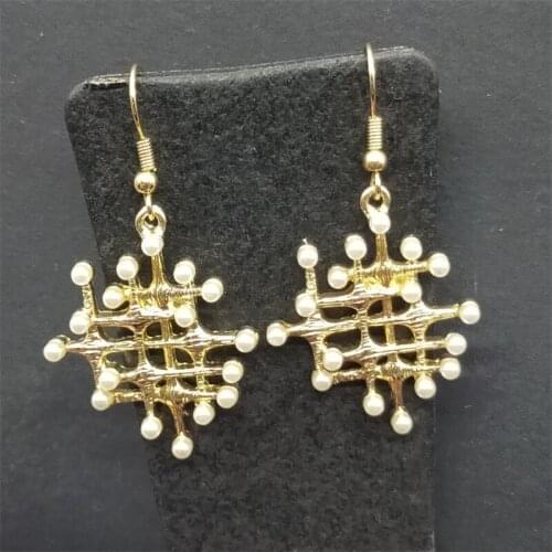 The new 2020 vintage pearl earrings long web celebrity fashion baroque irregular geometrical ear