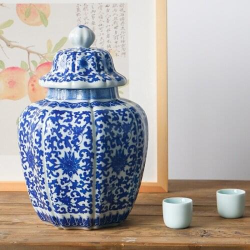 Modern Chinese Style Retro Blue And White Porcelain Pot Ornaments Living Room Study Room porcelain Ginger jar