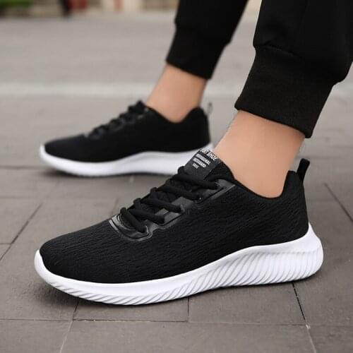 Mens Sneakers Fashion White Casual Shoes Summer Light Running Shoes Breathable Mesh Men Casual Sports Shoes Outdoor Tennis Shoes