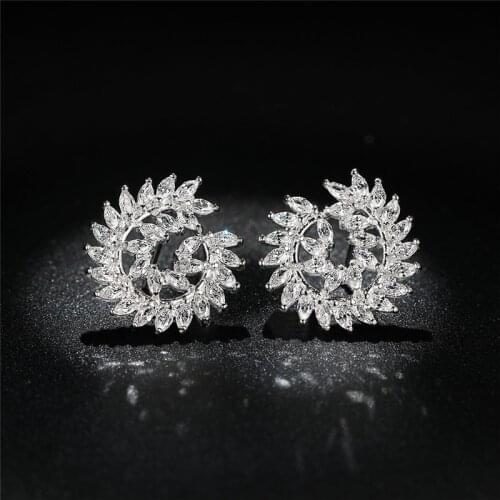 Luxury Famale Gold Stud Earrings Korean Elegant Rhinestone Earrings For Women Crystal Dainty Wedding Small Earrings