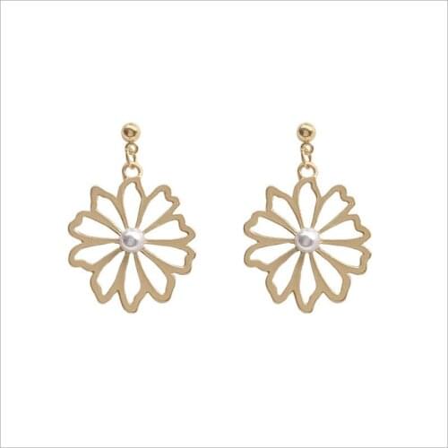 S925 sterling silver needle Korean temperament simple hollow daisy pearl flower earrings metal earring ear clip female