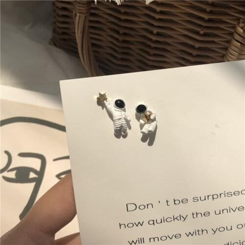 Fashion Design Stud Earrings For Women Astronaut Picking Star Neogoth Metal Earring Girl Gift Jewelry Accessories wholesale New