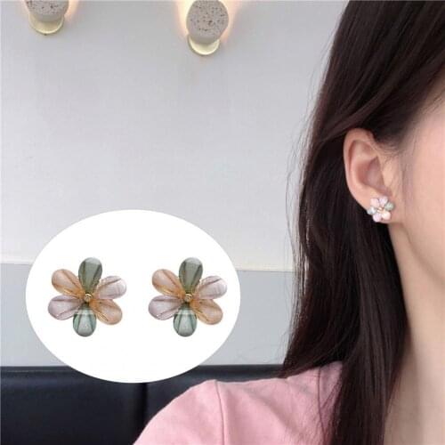 80%HOT1 Pair Women Clear Flower Shape Exquisite Acrylic All-match Stud Earrings for Anniversary