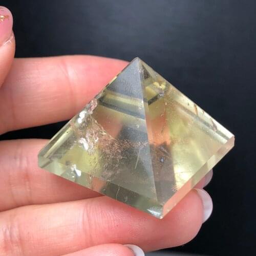 Natural topaz sculpts pyramids, meditates and heals reiki