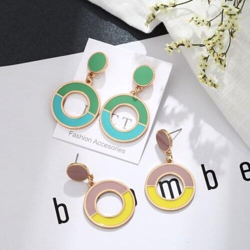 The new fashion Individual character color Acrylic earrings Personality sweet female style earrings Small fresh ear studs