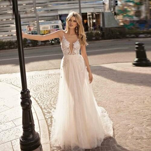 Boho Wedding Dresses Appliqued With Lace V Neck Beach Wedding Gowns Spaghetti Strap Backless Bridal Gowns Vestido De Noiva